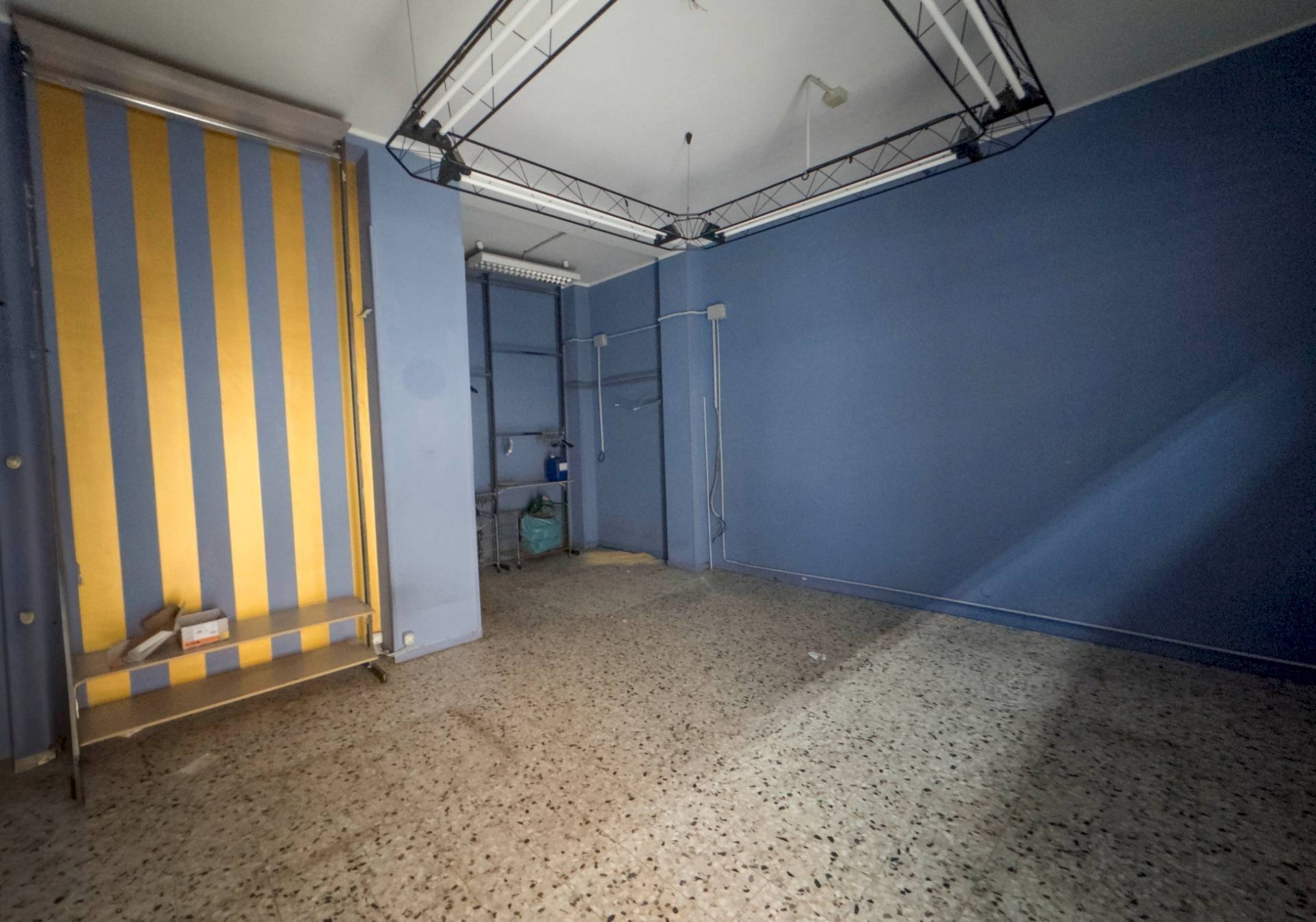 Shop Via Pietro Giuria, Torino (neighborhood San Salvario) - photo 2