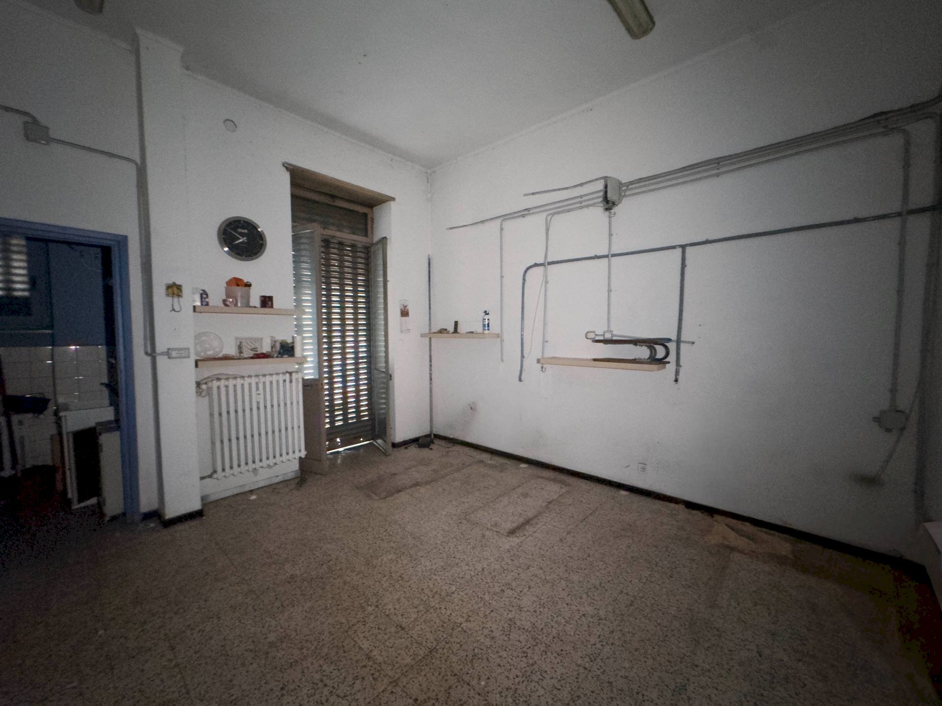 Shop Via Pietro Giuria, Torino (neighborhood San Salvario) - photo 3