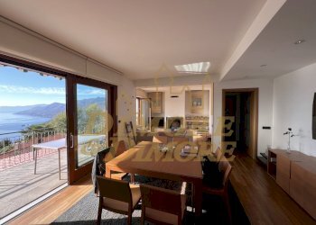 Salotto con camino - Appartamento Maccagno con Pino e Veddasca - foto 6