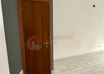 WhatsApp Image 2024-11-25 at 11.52.30(2).jpeg - Commercial Premises via delle rondini, Roma - photo 2