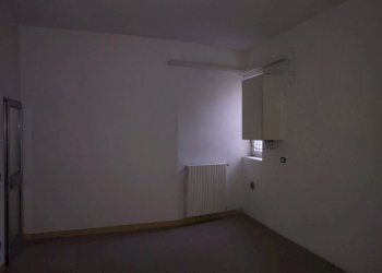 IMG_20221229_161231.jpg - Locale Commerciale VIA A. PORZIO 118, Casalmaggiore - foto 2