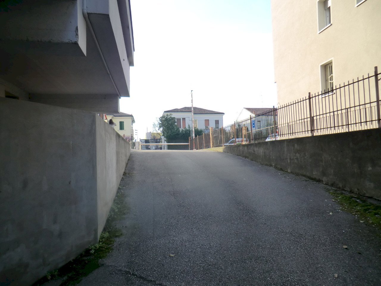 Posto Auto Ferrara - foto 2