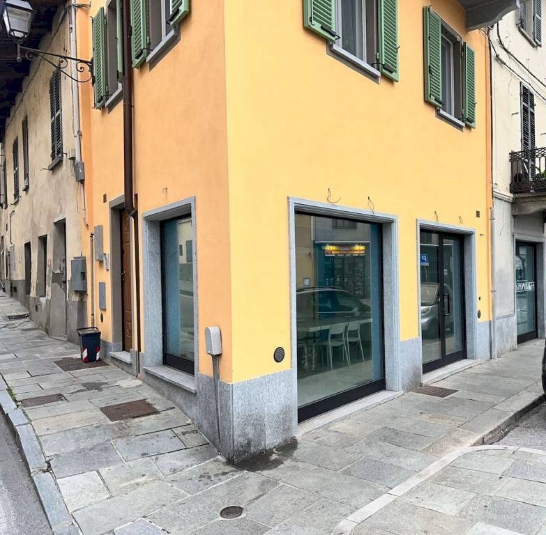 Facciata - Shop via Vittorio Emanuele II, 83, Chieri - photo 1