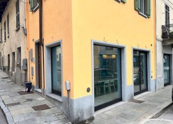 Facciata - Negozio via Vittorio Emanuele II, 83, Chieri - foto 1