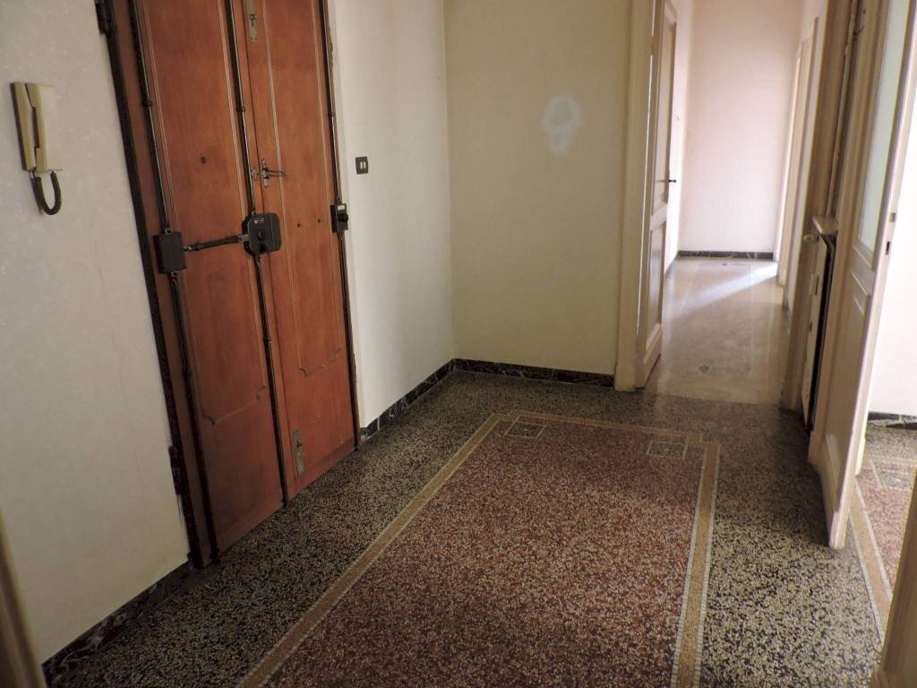 Ingresso - Three-room apartment via Chiesa delle Grazie, Genova (neighborhood Sampierdarena) - photo 2