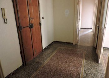 Ingresso - Trilocale via Chiesa delle Grazie, Genova (zona Sampierdarena) - foto 2