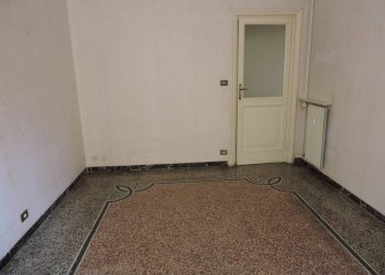 Camera da letto - Three-room apartment via Chiesa delle Grazie, Genova (neighborhood Sampierdarena) - photo 8