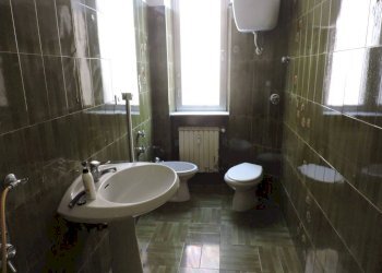 Bagno - Three-room apartment via Chiesa delle Grazie, Genova (neighborhood Sampierdarena) - photo 10