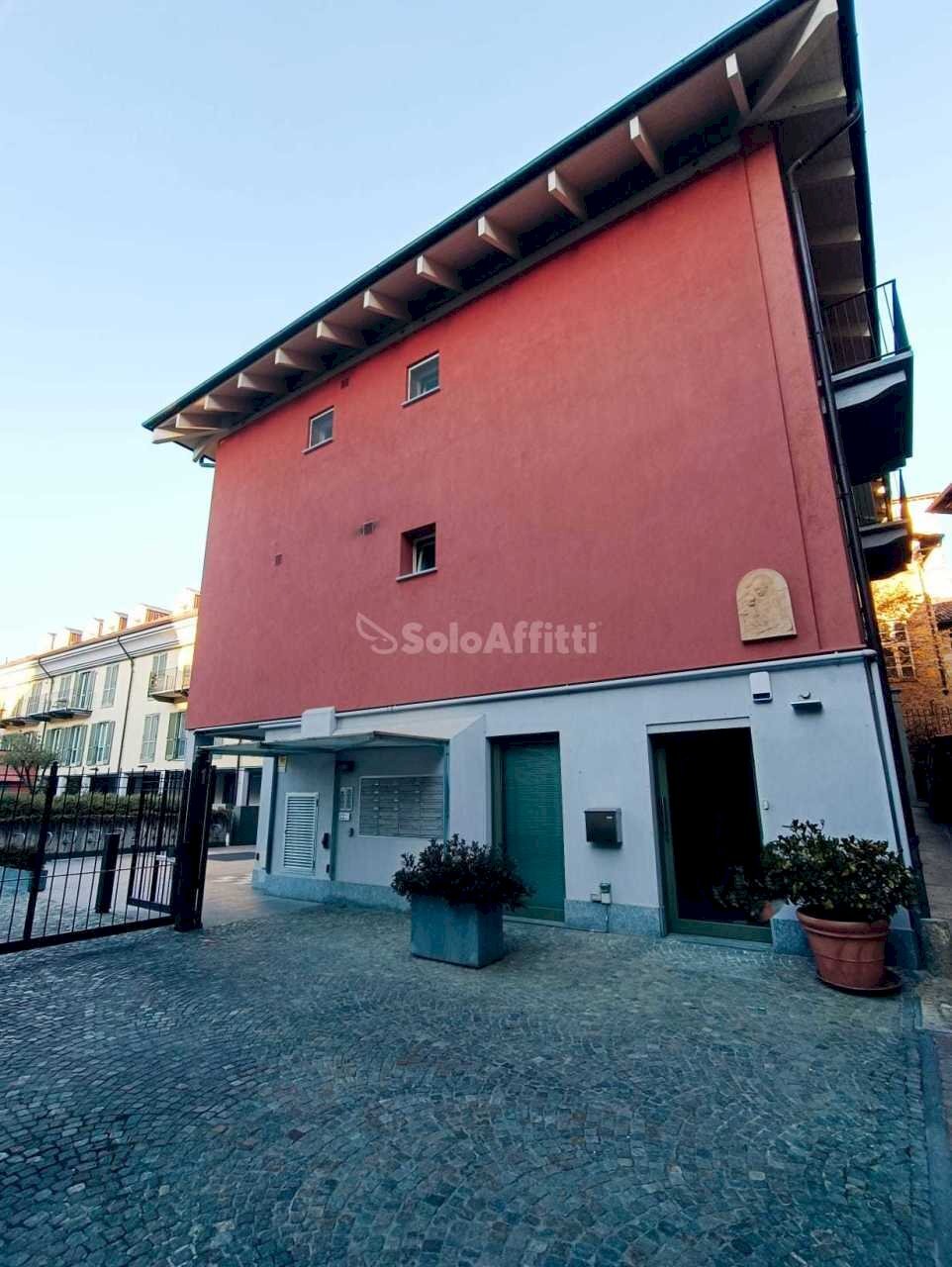 ingresso fronte strada - Locale Commerciale Vicolo Madonnetta 1, Chieri - foto 3