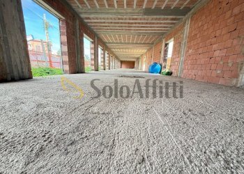 IMG-20250528-WA0001.jpg - Locale Commerciale Via Appia 198, San Nicola la Strada - foto 5