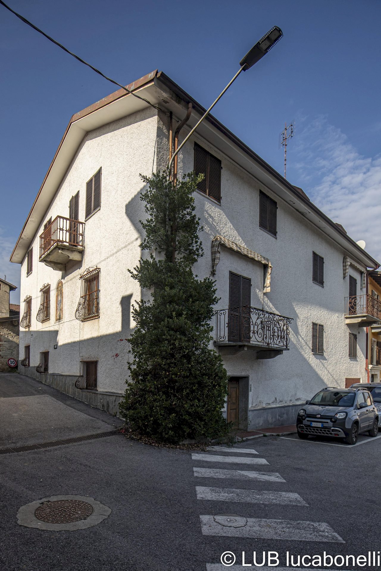 Independent house Chiusa - photo 1