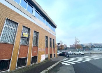 Locale Commerciale Via Sandro Botticelli, Torino (zona Regio Parco) - foto 2