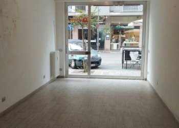 Interno non residenziale - Negozio corso Piave, 6, Alba - foto 2