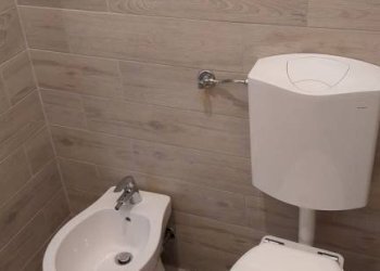 Bagno - Negozio corso Piave, 6, Alba - foto 4