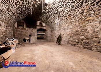 Shop Via Claude D'Avise, Aosta - photo 21