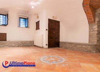 Shop Via Claude D'Avise, Aosta - photo 8