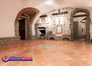 Shop Via Claude D'Avise, Aosta - photo 9