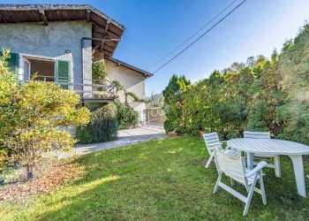 giardino - Villa a Schiera Via Vignola 64, Cittiglio - foto 1