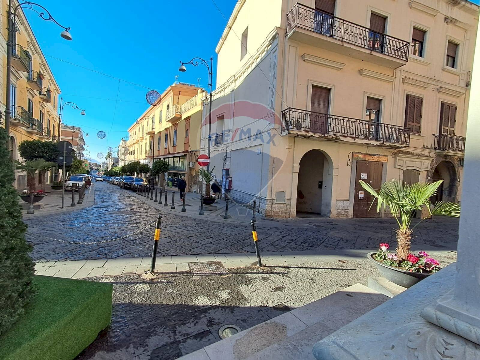 Locale Commerciale Piazza 4 Novembre, Sarno - foto 1