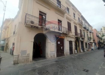 Locale Commerciale Piazza 4 Novembre, Sarno - foto 2