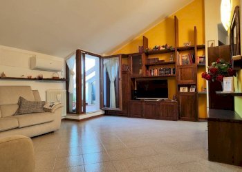 Salone - Attic via Bodina, 44, Cuneo (neighborhood Donatello) - photo 5