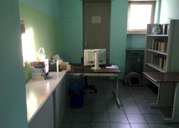 Stanza arredata - Office via Torino, 269, Ivrea - photo 1