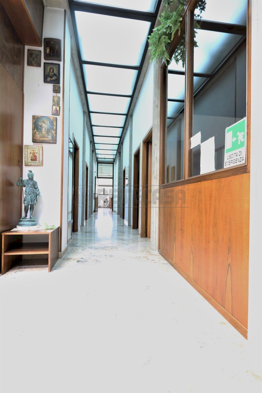 IMG_8627.JPG - Locale Commerciale via dal ponte, Torri di Quartesolo - foto 2