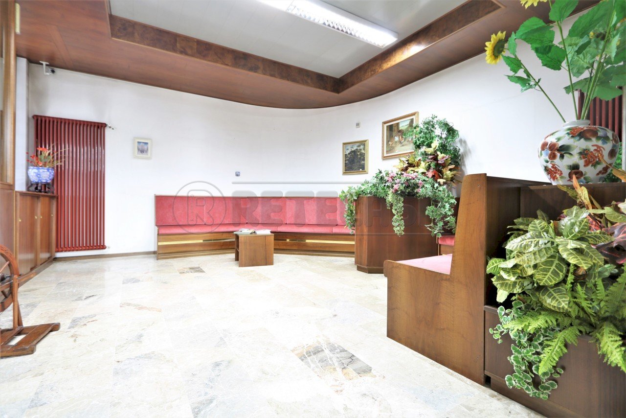 IMG_8628.JPG - Locale Commerciale via dal ponte, Torri di Quartesolo - foto 3