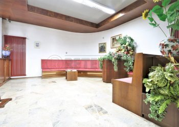 IMG_8628.JPG - Locale Commerciale via dal ponte, Torri di Quartesolo - foto 3