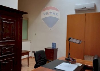 Stabile - Palazzo Via Delfini, 20 
 Madonnina, Modena (zona Madonnina) - foto 1