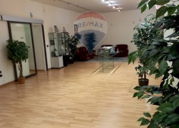 Stabile - Palazzo Via Delfini, 20 
 Madonnina, Modena (zona Madonnina) - foto 7