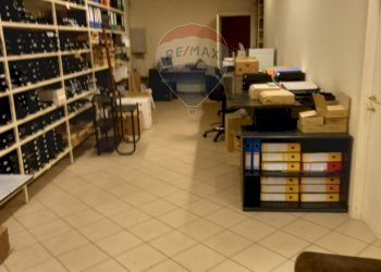 Stabile - Palazzo Via Delfini, 20 
 Madonnina, Modena (zona Madonnina) - foto 10