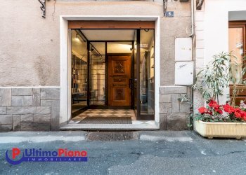 Shop Via Claude D'Avise, Aosta - photo 2