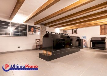 Shop Via Claude D'Avise, Aosta - photo 8