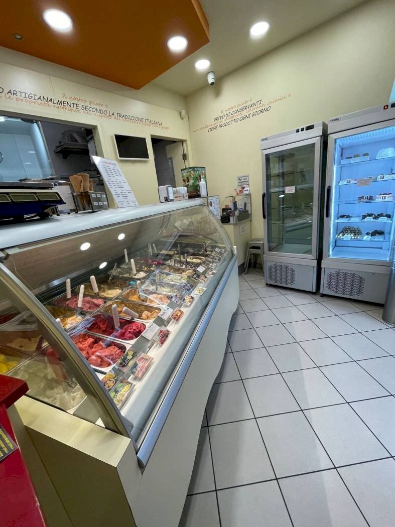 Gelateria via Giacomo Matteotti, Bologna (zona Bolognina) - foto 2