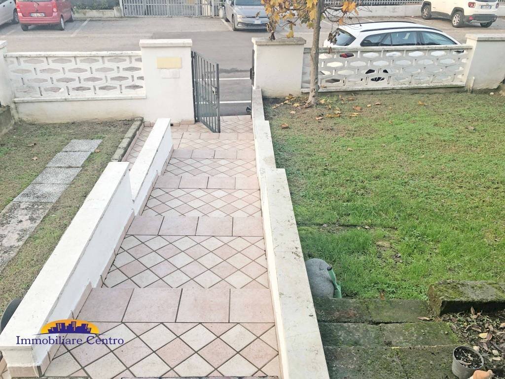 Giardino - Villa a Schiera piazza 4 Novembre, 10, Povegliano Veronese - foto 3
