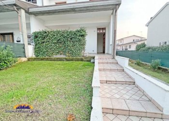 Giardino - Villa a Schiera piazza 4 Novembre, 10, Povegliano Veronese - foto 2