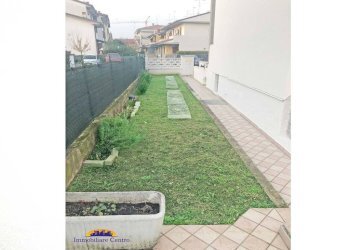 Giardino - Villa a Schiera piazza 4 Novembre, 10, Povegliano Veronese - foto 5