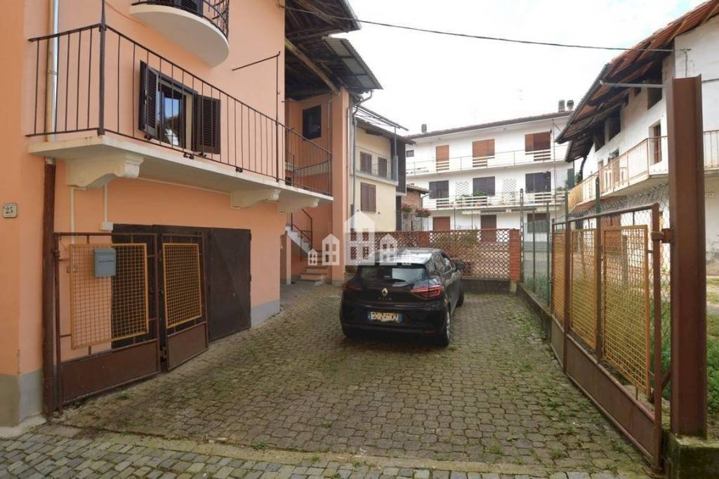 Facciata - Casa indipendente via Umberto I, 25, Val di Chy - foto 2