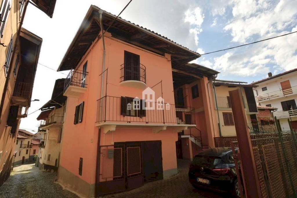 Facciata - Casa indipendente via Umberto I, 25, Val di Chy - foto 3