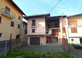 Facciata - Casa indipendente via Umberto I, 25, Val di Chy - foto 1