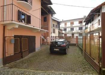 Facciata - Casa indipendente via Umberto I, 25, Val di Chy - foto 2