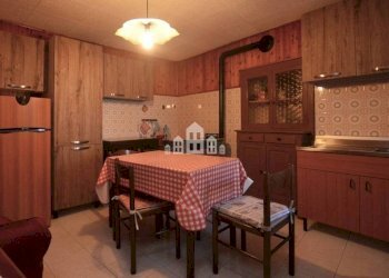 Cucina - Casa indipendente via Umberto I, 25, Val di Chy - foto 4