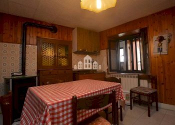 Cucina - Casa indipendente via Umberto I, 25, Val di Chy - foto 7