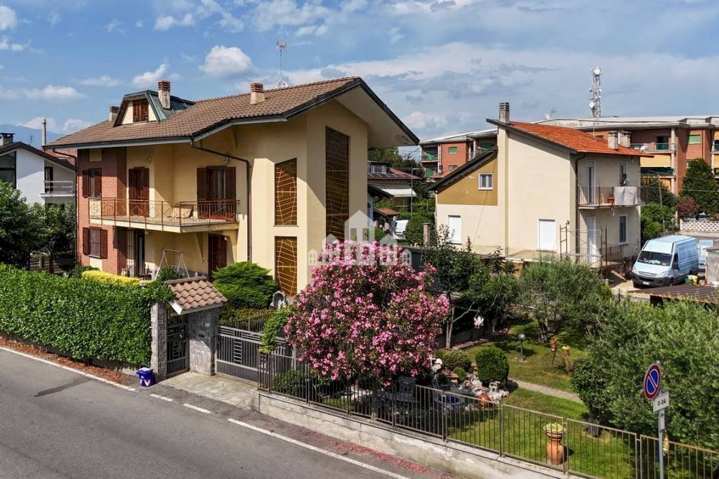 Facciata - Villa via Le Maire, 37, Rivarolo Canavese - foto 1