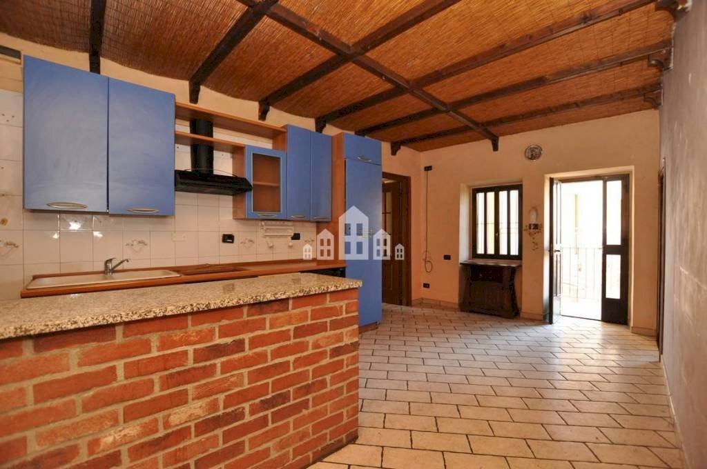 Cucina - Casa indipendente Frazione Sant'Antonio, 145, Castellamonte - foto 1