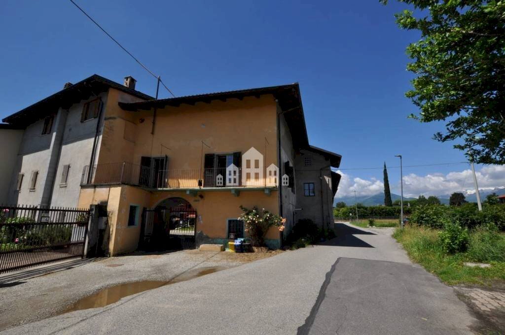 Facciata - Casa indipendente Frazione Sant'Antonio, 145, Castellamonte - foto 3