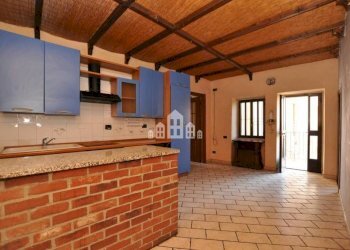 Cucina - Casa indipendente Frazione Sant'Antonio, 145, Castellamonte - foto 1
