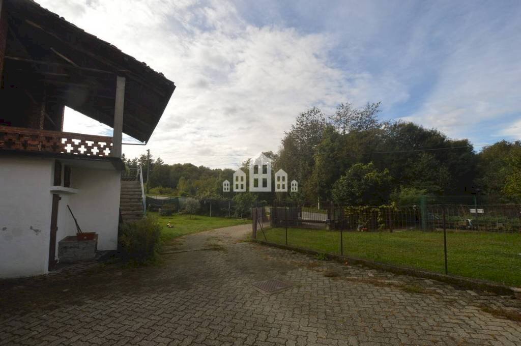 Giardino - Casa indipendente via Cironvallazione, 11, Val di Chy - foto 2