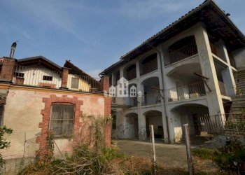 Facciata - Casa indipendente vicolo Palestro, snc, Val di Chy - foto 1